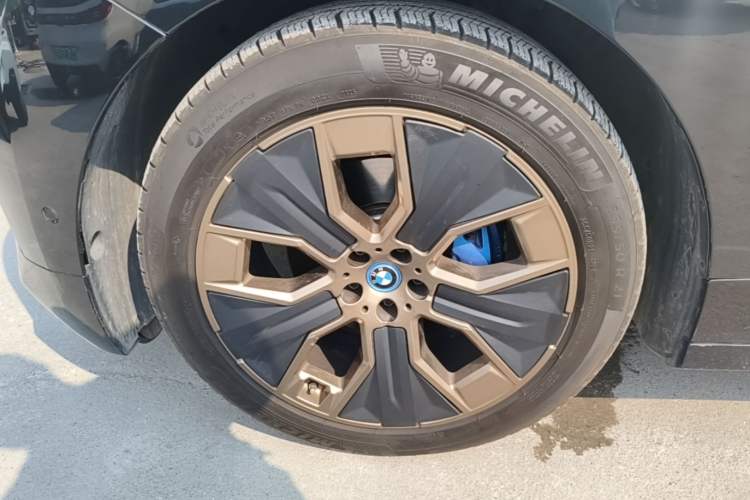 Used BMW iX 2022 xDrive40 Left Front Wheel Hub