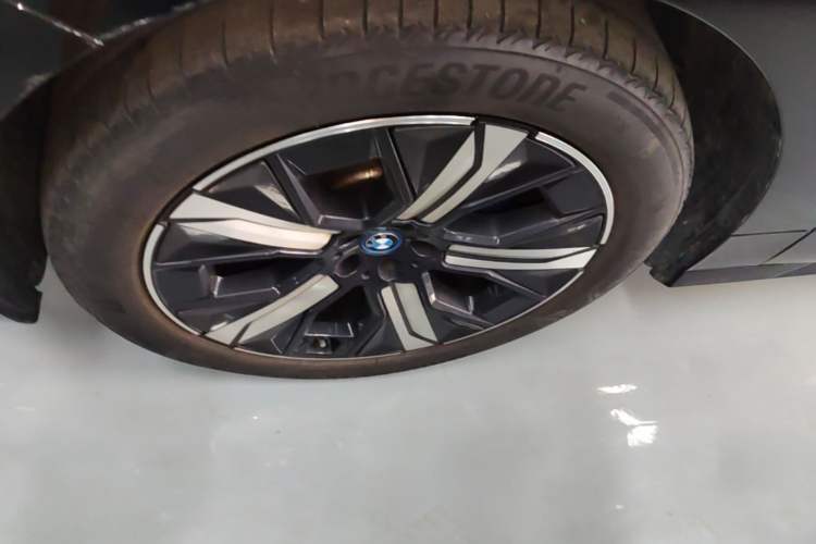Used BMW iX 2022 xDrive40 Left Front Wheel Hub