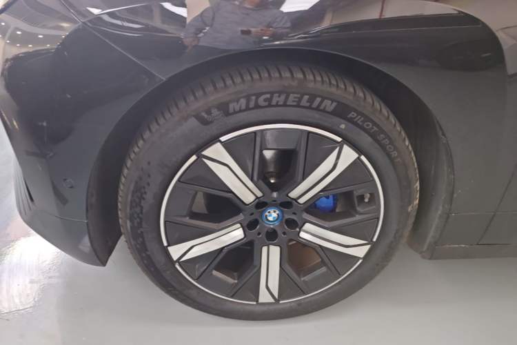 Used BMW iX 2022 xDrive40 Left Front Wheel Hub