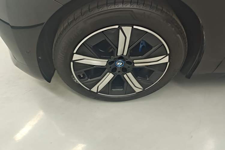 Used BMW iX 2022 xDrive40 Left Front Wheel Hub