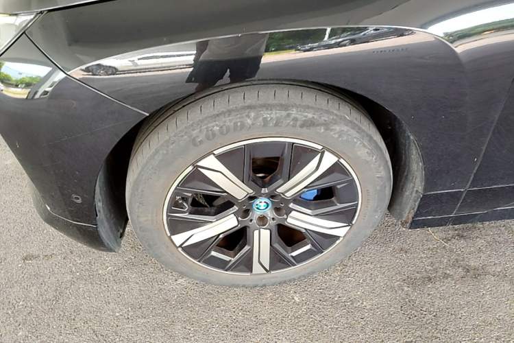 Used BMW iX 2022 xDrive40 Left Front Wheel Hub