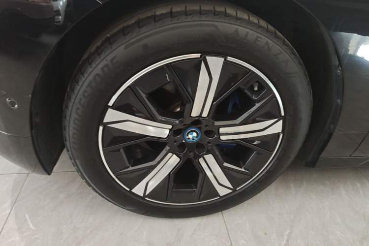 Used BMW iX 2022 xDrive40 Left Front Wheel Hub