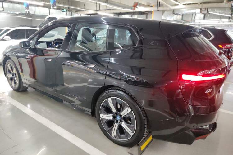 Used BMW iX 2022 xDrive40 Left Side