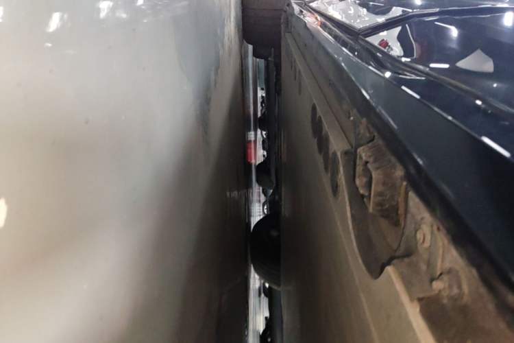 Used BMW iX 2022 xDrive40 Left Side Sill