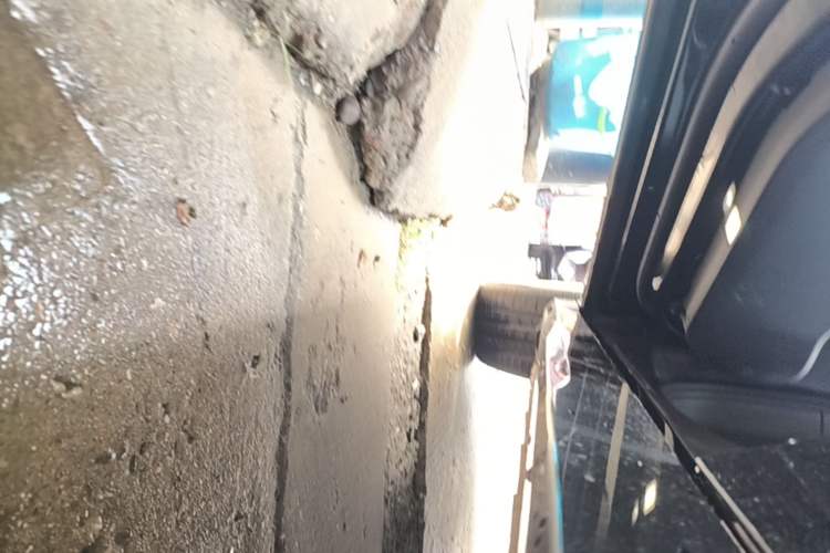 Used BMW iX 2022 xDrive40 Left Side Sill