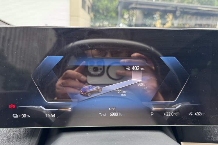 Used BMW iX 2022 xDrive40 Odometer Close Up