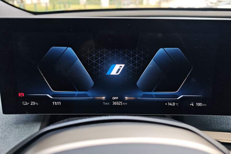 Used BMW iX 2022 xDrive40 Odometer Close Up