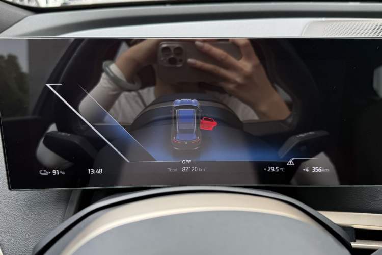 Used BMW iX 2022 xDrive40 Odometer Close Up