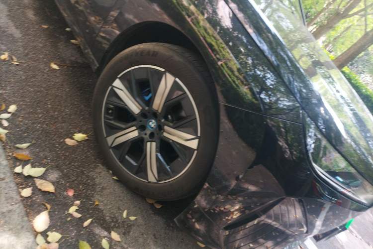 Used BMW iX 2022 xDrive40 Right Front Wheel Hub