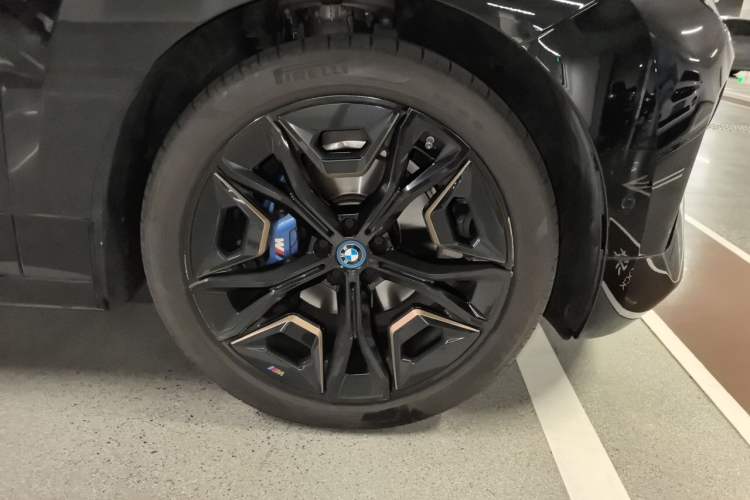Used BMW iX 2022 M60 Right Front Wheel Hub