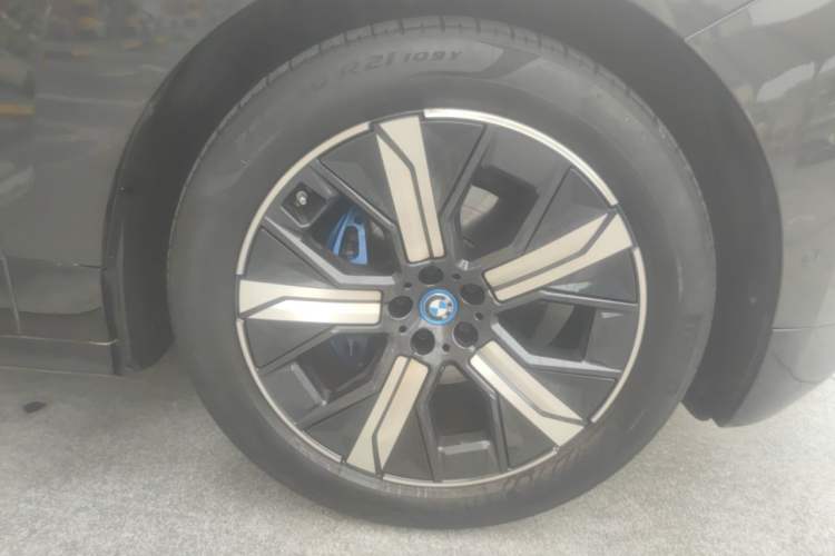 Used BMW iX 2022 xDrive40 Right Front Wheel Hub