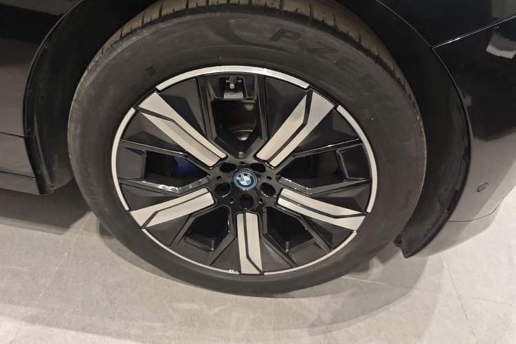 Used BMW iX 2022 xDrive40 Right Front Wheel Hub