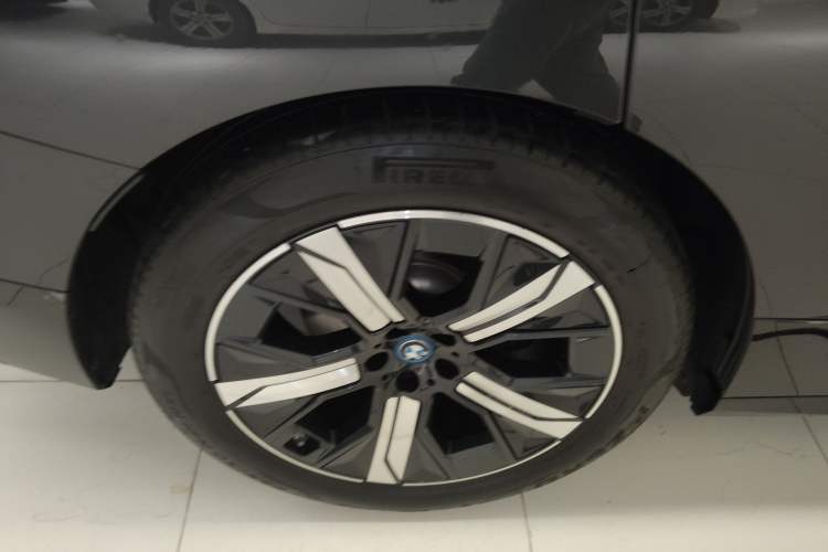 Used BMW iX 2022 xDrive50 Right Rear Wheel Hub