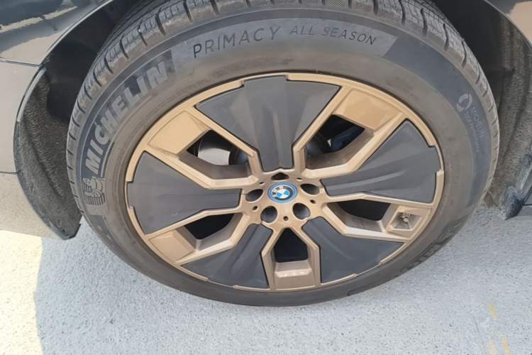 Used BMW iX 2022 xDrive40 Right Rear Wheel Hub