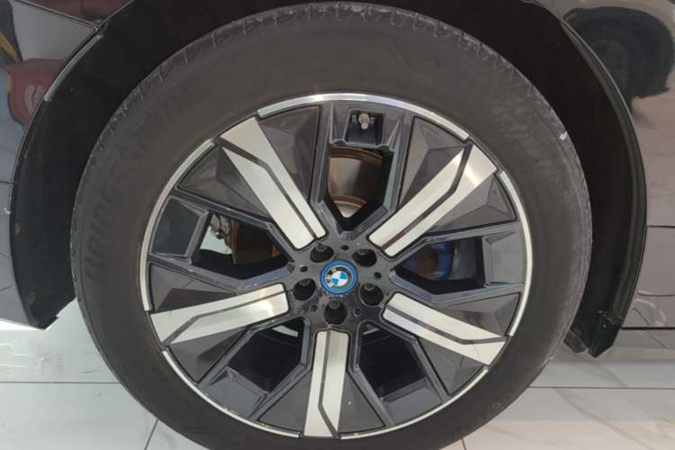 Used BMW iX 2022 xDrive40 Right Rear Wheel Hub