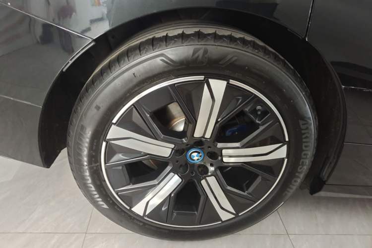Used BMW iX 2022 xDrive40 Right Rear Wheel Hub