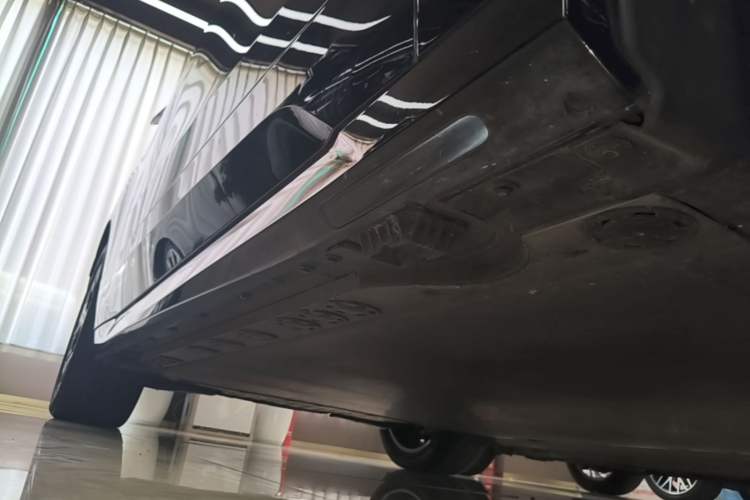 Used BMW iX 2022 xDrive40 Right Side Sill