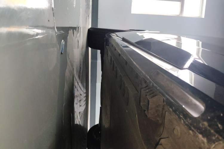 Used BMW iX 2022 xDrive40 Right Side Sill
