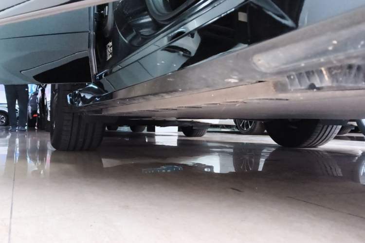 Used BMW iX 2022 xDrive40 Right Side Sill