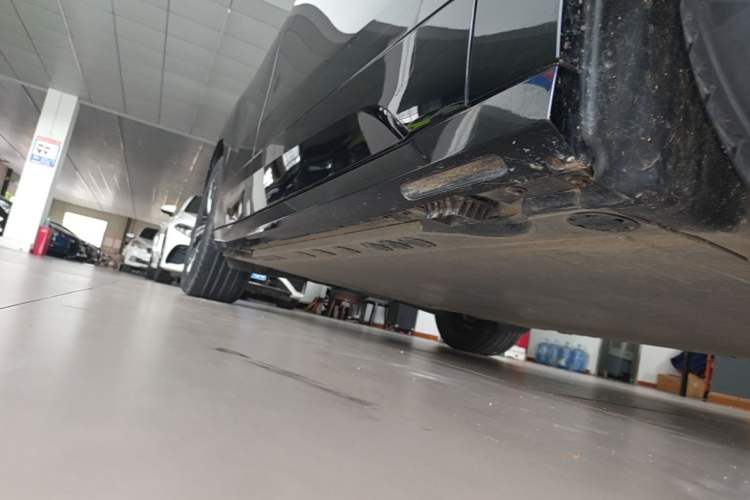 Used BMW iX 2022 xDrive40 Right Side Sill