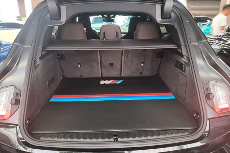 Used BMW iX 2022 xDrive40 Trunk