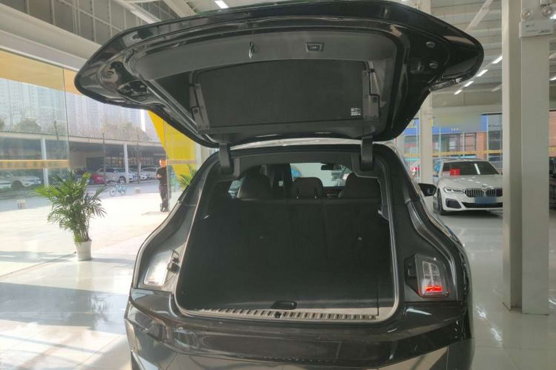 Used BMW iX 2022 xDrive40 Trunk