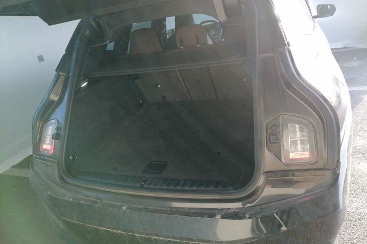 Used BMW iX 2022 xDrive40 Trunk