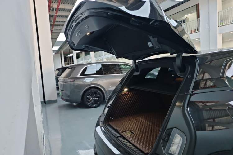 Used BMW iX 2022 xDrive40 Trunk