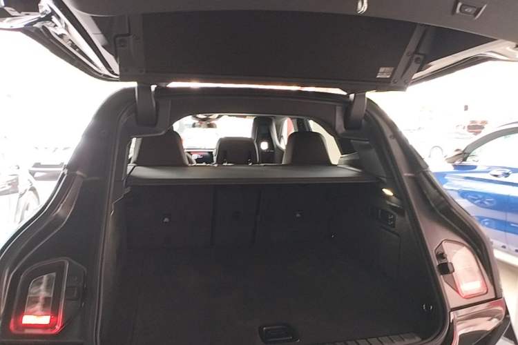 Used BMW iX 2022 xDrive40 Trunk