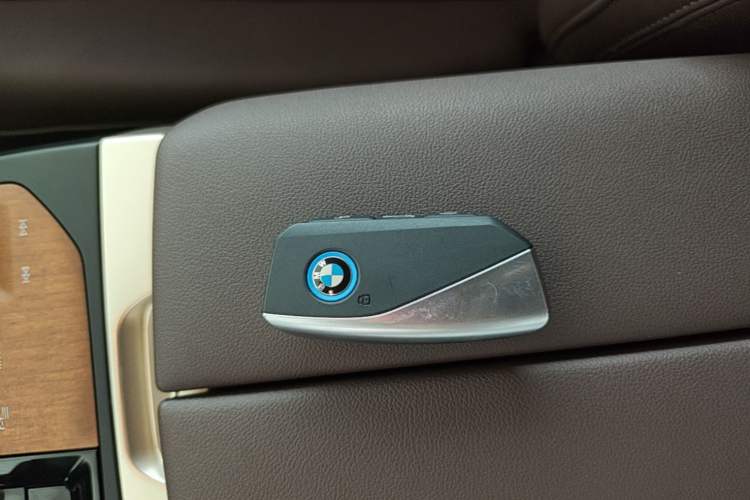 Used BMW iX 2022 xDrive40 Vehicle Key