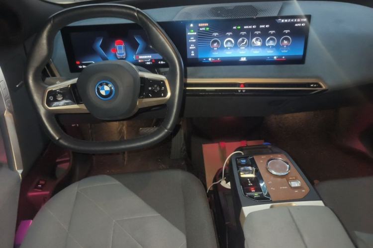 Used BMW iX 2022 xDrive40 Center Console
