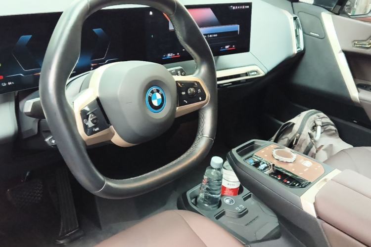Used BMW iX 2022 xDrive40 Center Console