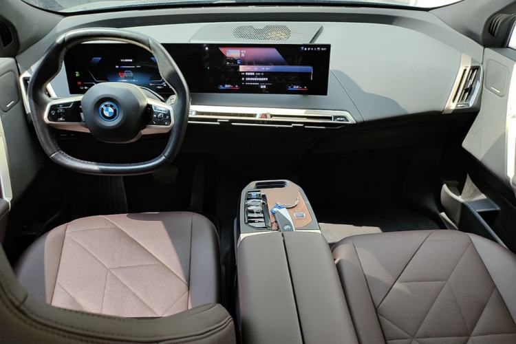 Used BMW iX 2022 xDrive40 Center Console