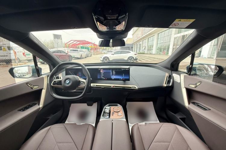 Used BMW iX 2022 xDrive40 Center Console