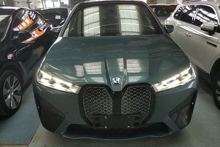 Used BMW iX 2022 xDrive40 Front