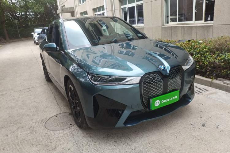 Used BMW iX 2022 xDrive40 Front Right 45 Deg