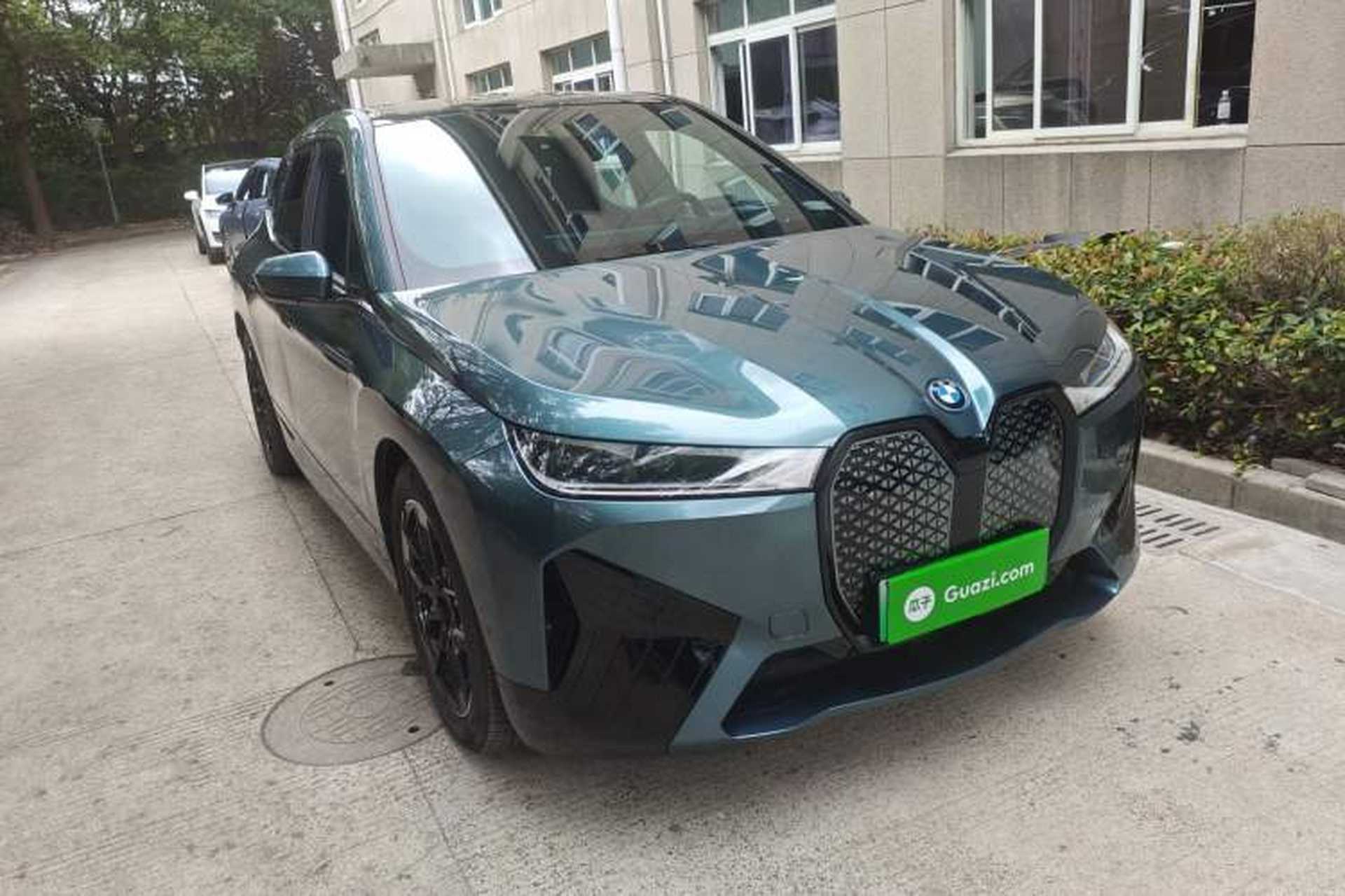 Used BMW iX 2022 xDrive40 Front Right 45 Deg