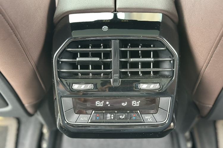 Used BMW iX 2022 xDrive40 Interior 3