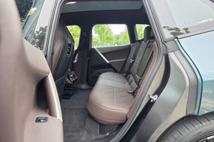 Used BMW iX 2022 xDrive40 Interior 3