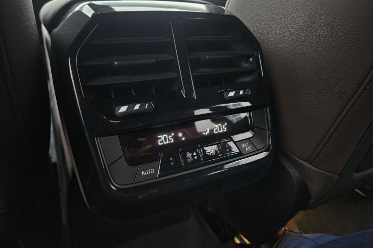 Used BMW iX 2022 xDrive40 Interior 3