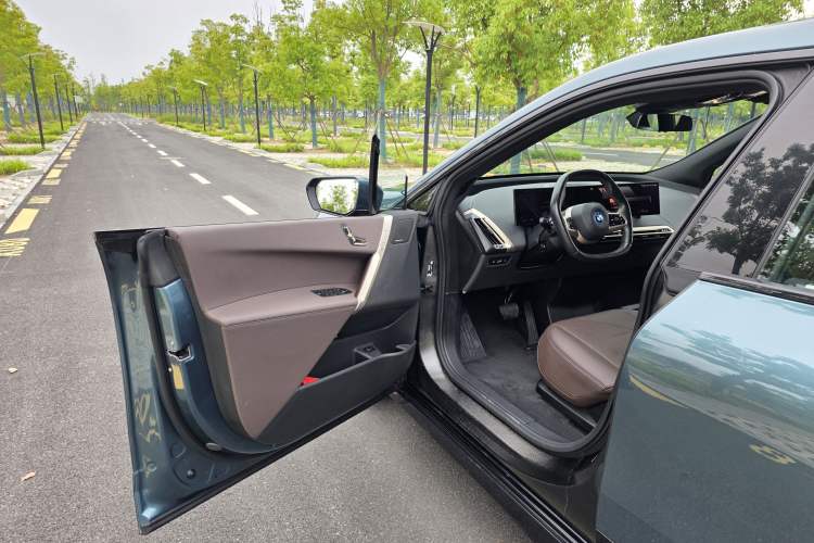 Used BMW iX 2022 xDrive40 Interior 4
