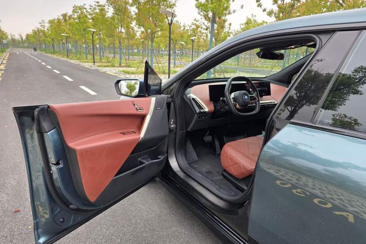 Used BMW iX 2022 xDrive50 Interior 4
