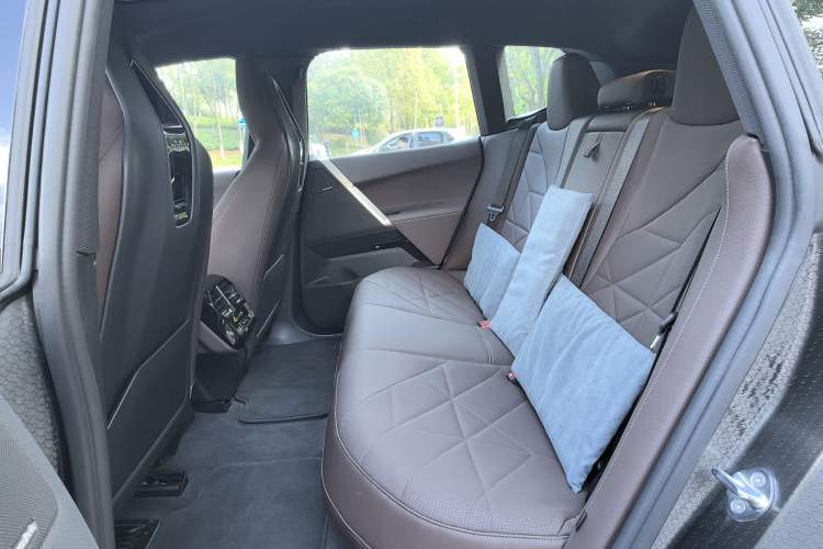 Used BMW iX 2022 xDrive40 Interior 4