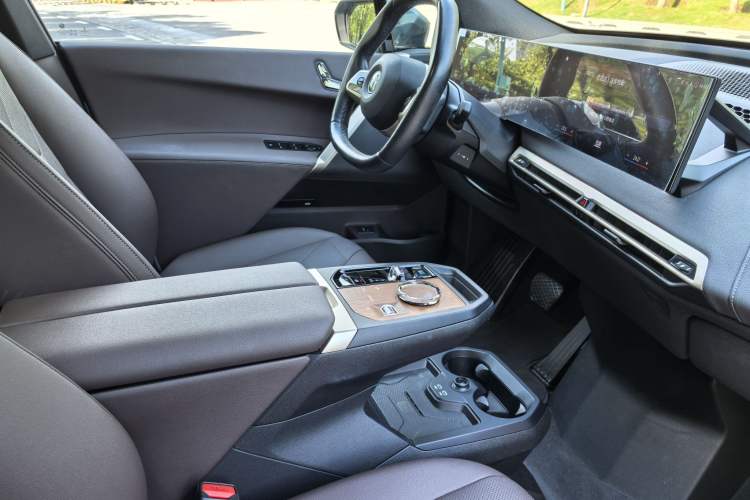 Used BMW iX 2022 xDrive40 Interior 5