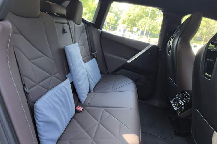 Used BMW iX 2022 xDrive40 Interior 6