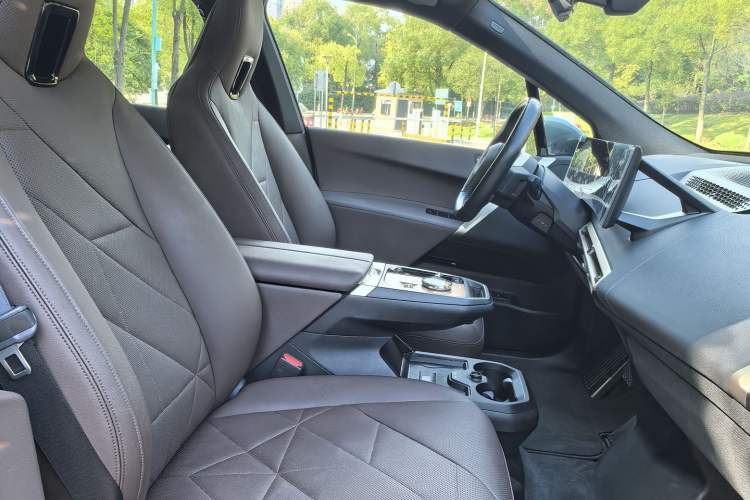 Used BMW iX 2022 xDrive40 Interior 7