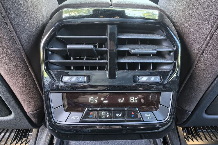 Used BMW iX 2022 xDrive40 Interior 9