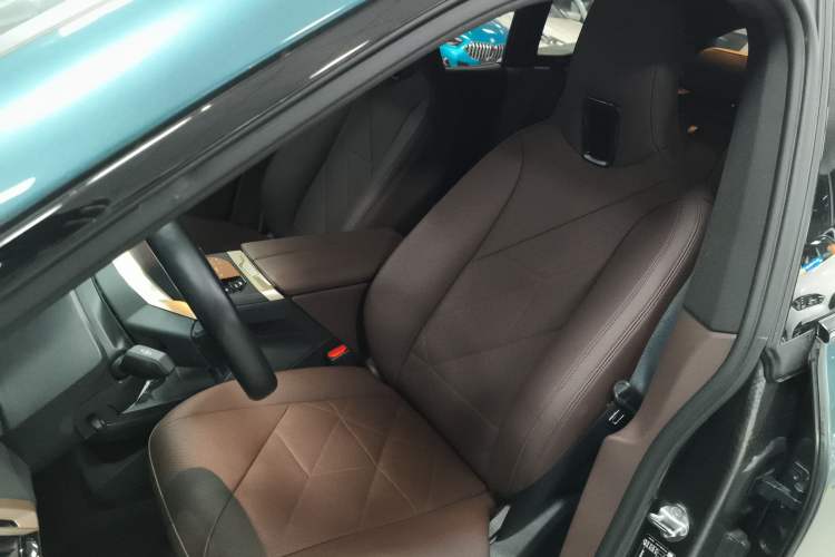 Used BMW iX 2022 xDrive40 Left Front Seat