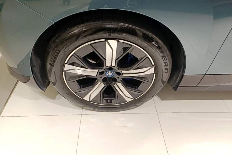 Used BMW iX 2022 xDrive50 Left Front Wheel Hub