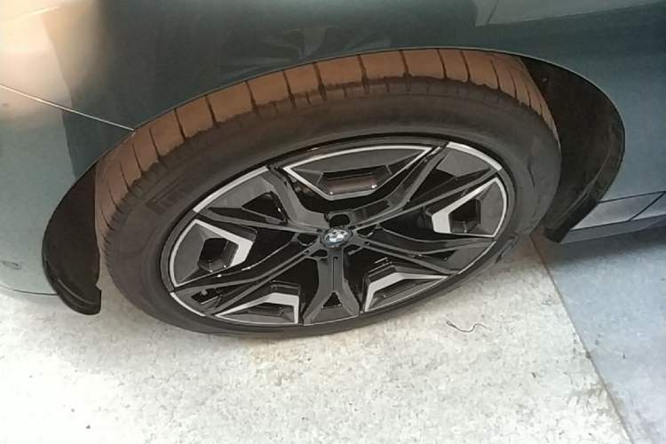 Used BMW iX 2022 xDrive40 Left Front Wheel Hub